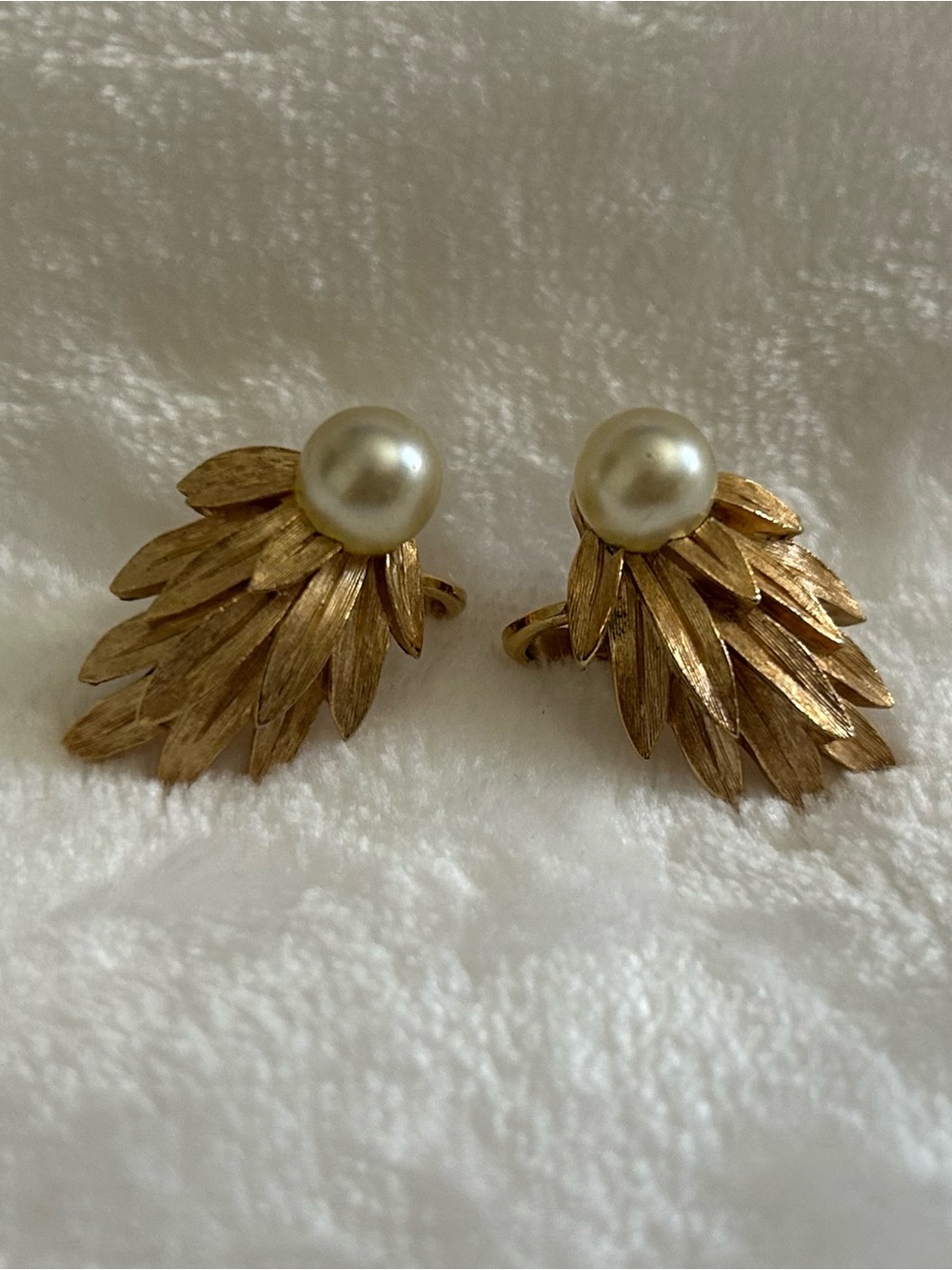Crown Trifari Gold Tone Faux Pearl Clip On Earrings Vintage
